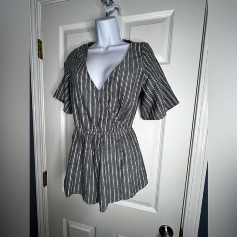Tobi Womens Small Gray White Stripe Romper Playsuit Short Sleeve V-Neck S Cotton - Picture 2 of 14
